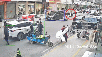 涡阳:嫌犯骑车“狂飙”逃窜,民警飞身抓捕负伤不松手!