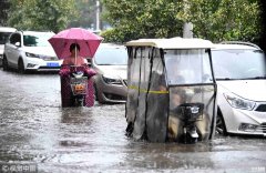 涡阳县遭强降雨袭击 积水严重出行受阻